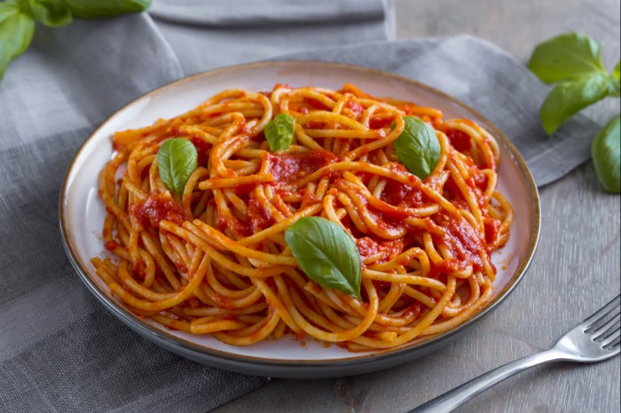 Spaghetti sauce using fresh tomatoes recipe